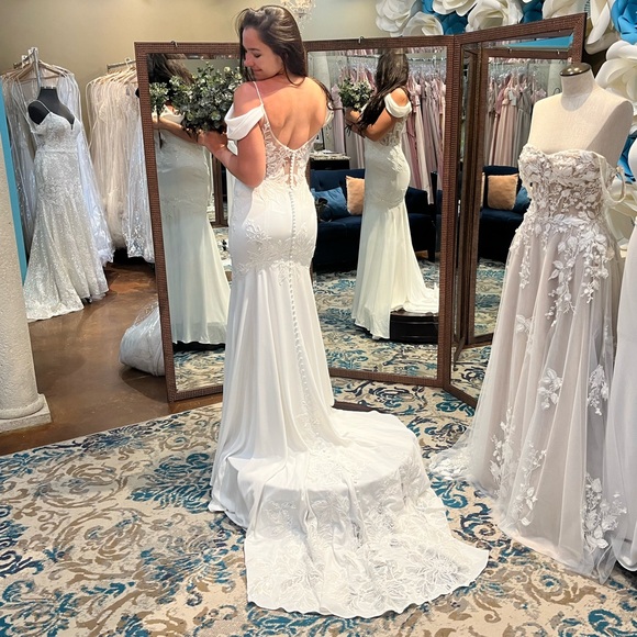 Wedding dress - Picture 14 of 15